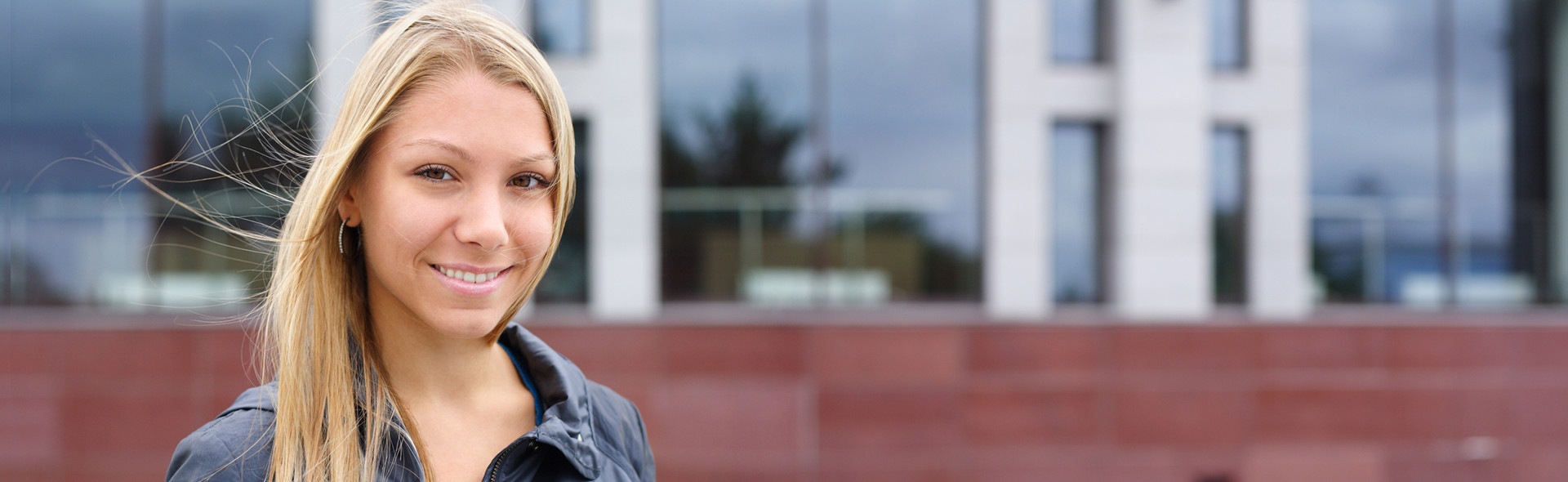 HERR工業(yè)擁有著各種技術(shù)導(dǎo)向的公司生產(chǎn)的排氣空氣凈化系統(tǒng)和過(guò)濾技術(shù)。我們開(kāi)發(fā)和生產(chǎn)高效節(jié)能，并在貴公司提供清潔的空氣品質(zhì)的產(chǎn)品。