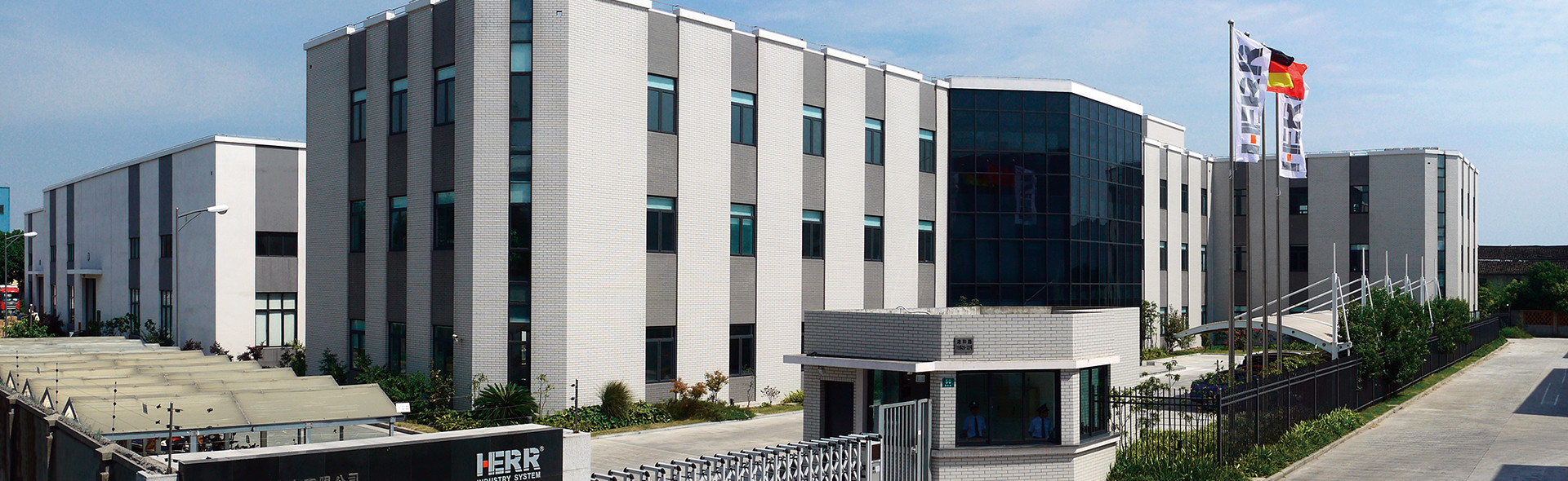 HERR工業(yè)支持這要減少對(duì)員工和設(shè)備粉塵污染，煙霧及油霧潛在危險(xiǎn)的公司。隨著我們的產(chǎn)品，我們也確保符合當(dāng)?shù)胤梢蟆?>
<div   id=